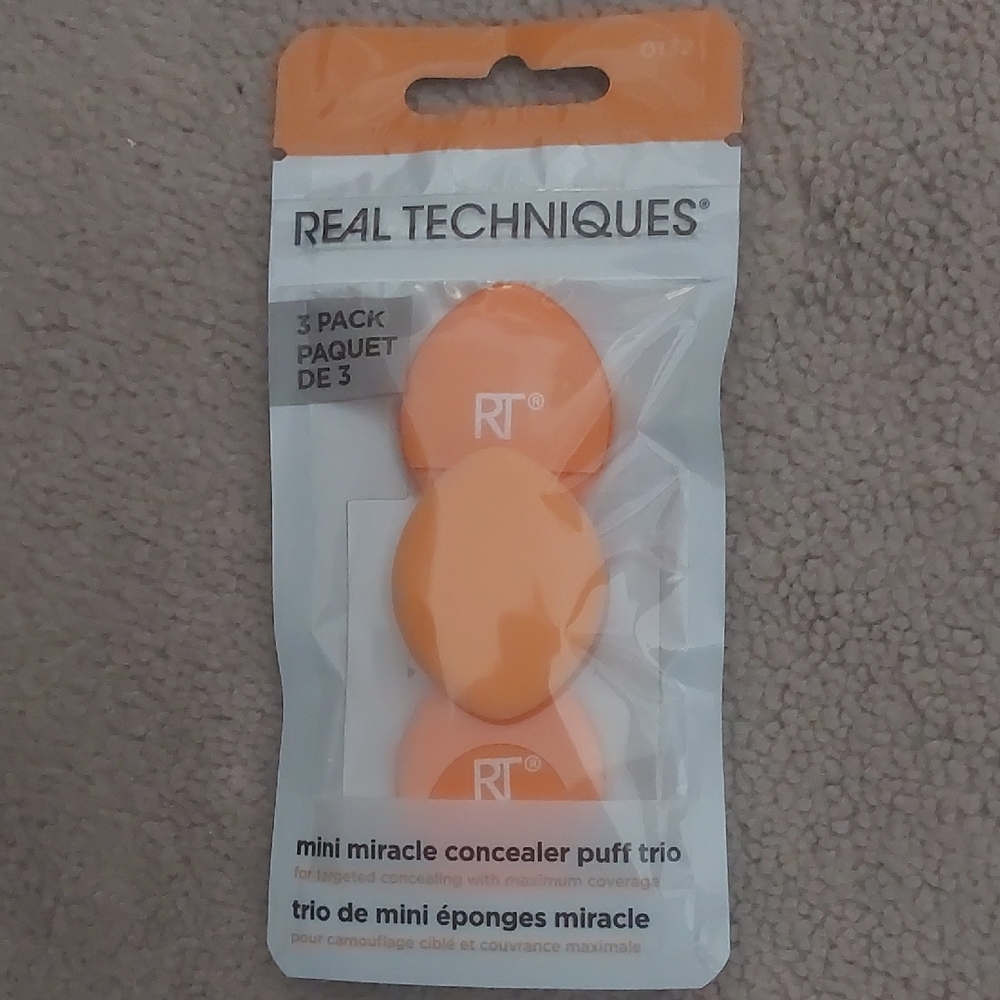 Real Techniques Bright Orange Concealer Puffs